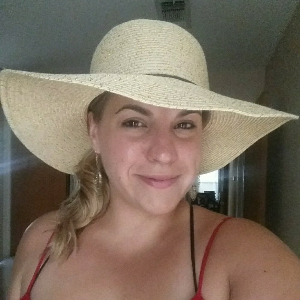 Meet your Posher, Laurel